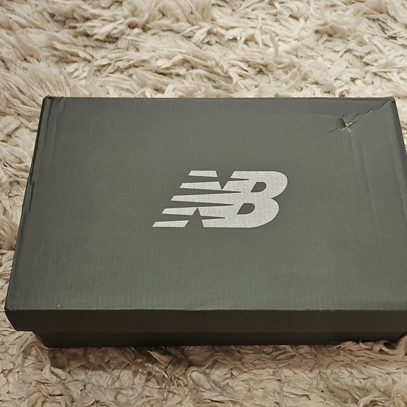 New Balance 9060 Cherry Blossom Colorway. - Picture 9 of 11